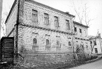 Служебный корпус и хозяйственная постройка. Вид с ул. Луначарского